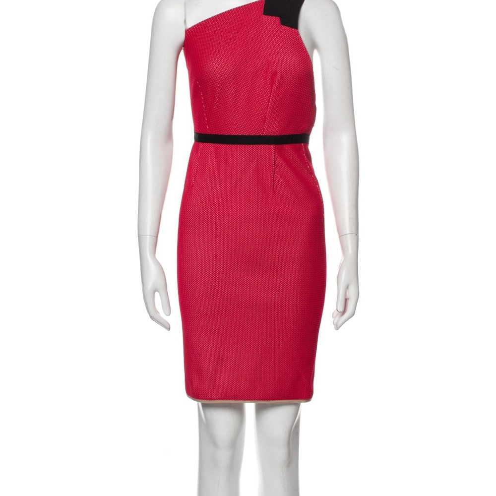 Gorgeous Roland Mouret dress but doesn’t fit me :(